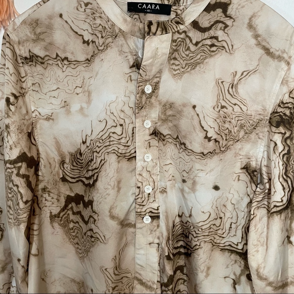 Anthropologie CAARA Tan Marbled Button Down Long Sleeve Top Size XS - Picture 4 of 9